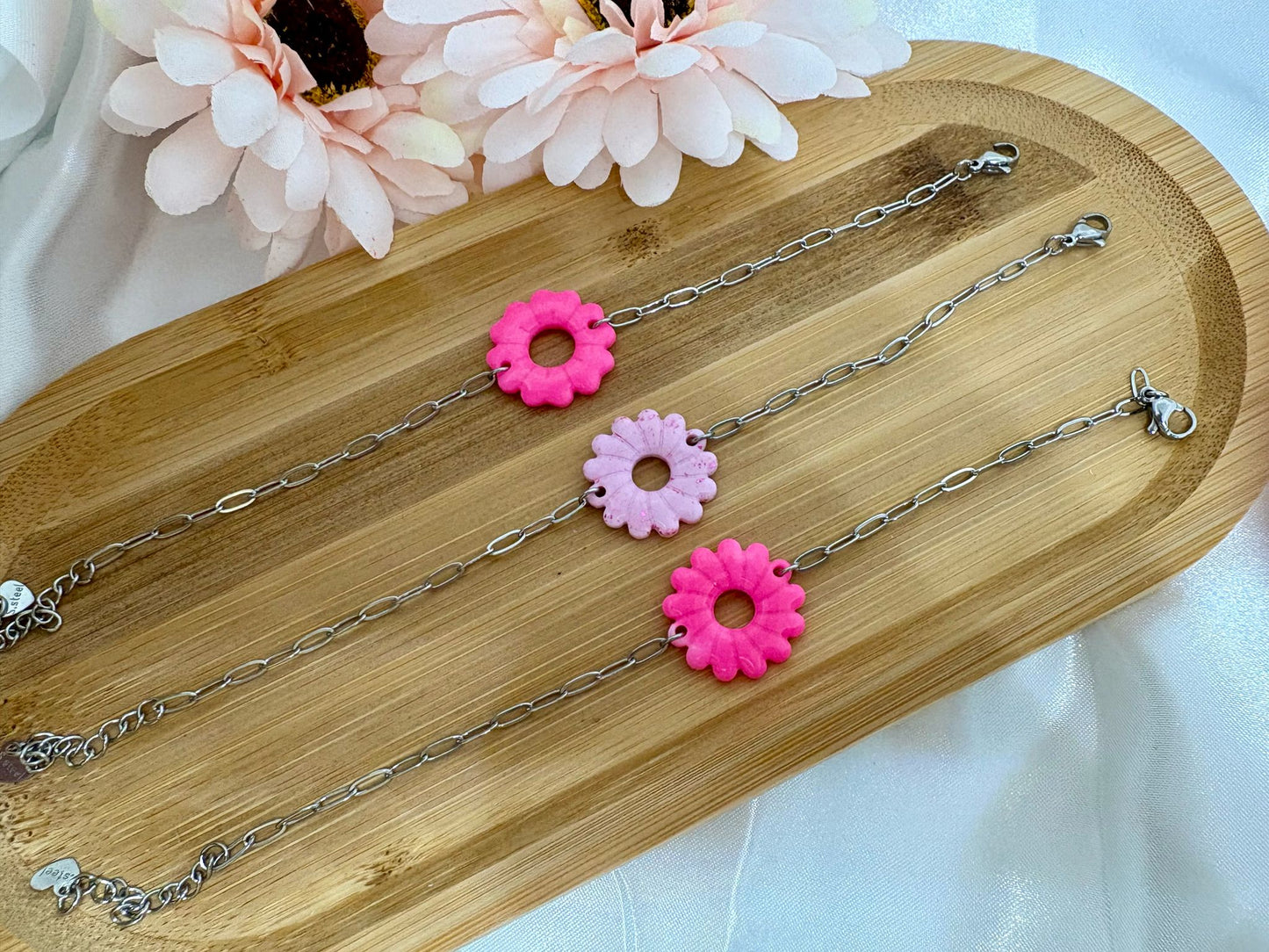 Bracelet avec fleur pampille argenté
